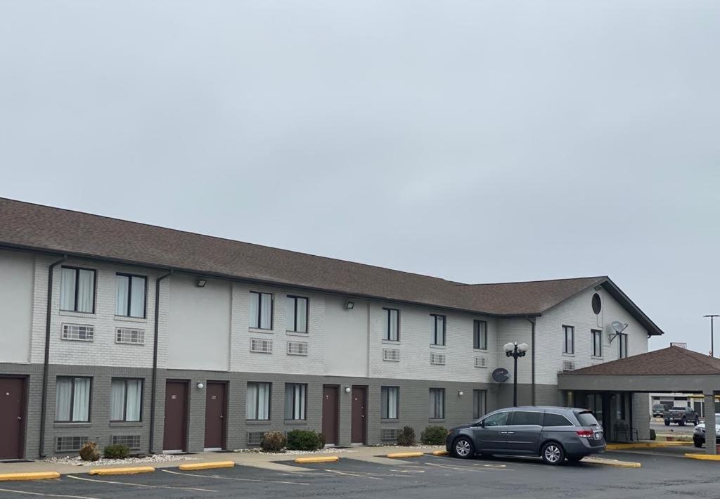 Americas Best Value Inn West Frankfort Esterno foto