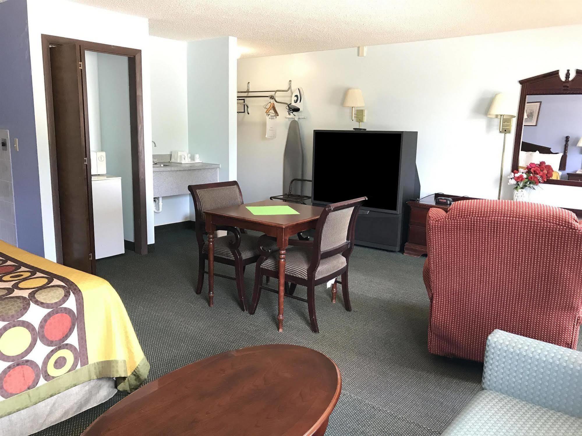 Americas Best Value Inn West Frankfort Esterno foto