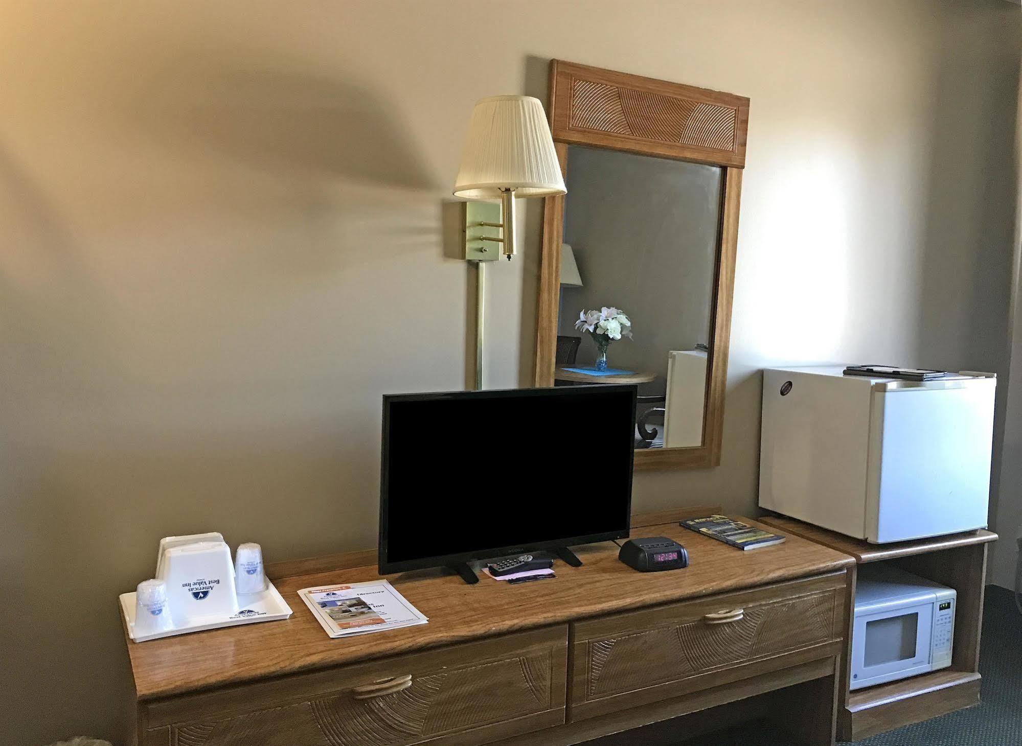 Americas Best Value Inn West Frankfort Esterno foto