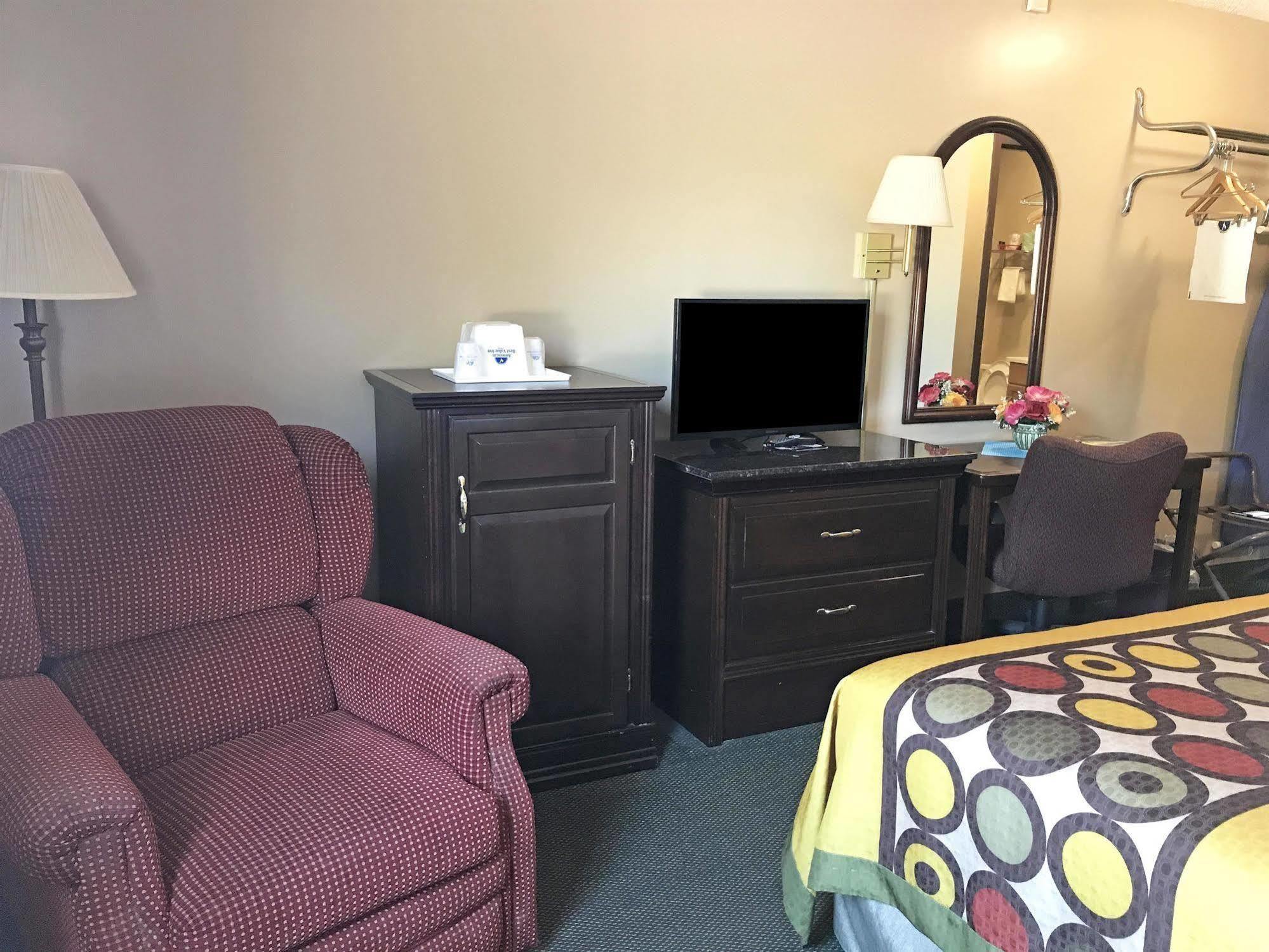 Americas Best Value Inn West Frankfort Esterno foto