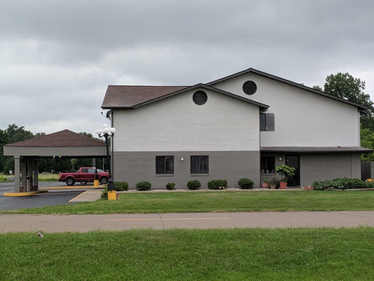 Americas Best Value Inn West Frankfort Esterno foto