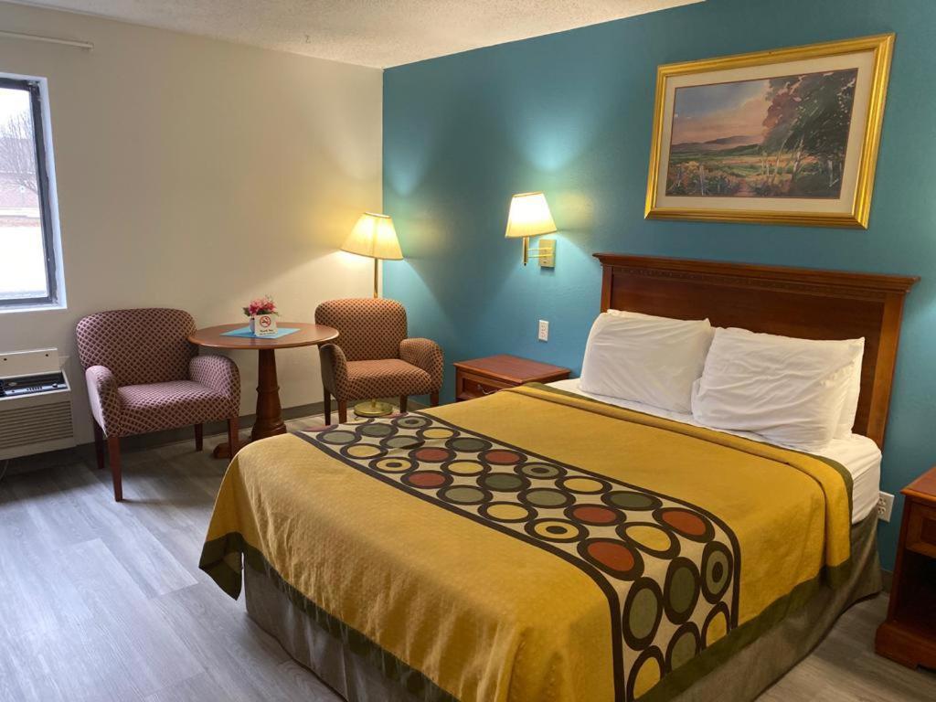 Americas Best Value Inn West Frankfort Esterno foto
